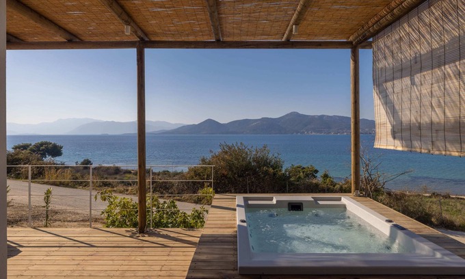 Aktio-Vonitsa Apartment | Emma's Cottage - Sea View with Jazuzzi