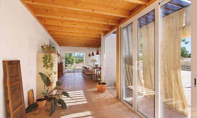Fonte do Bispo Villa | En-suite Room 'Laranjeira' with Shared Pool, Wi-Fi and Air Conditioning