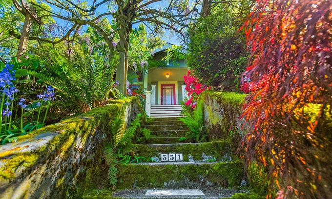 Phinney Ridge House | Enchanted Path to a Gardenscape