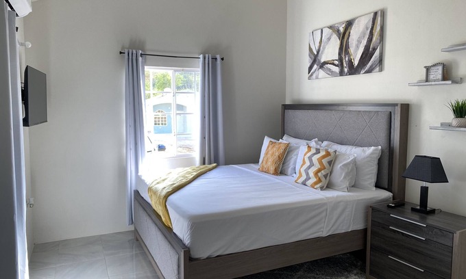 Discovery Bay House | Enchanting Villa, Breathtaking Views, Near Beaches, – Perfect for Families