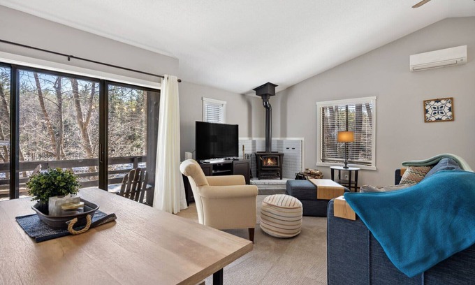 Quechee Condo | End Unit, Near Downtown Quechee - Mill Run 3A