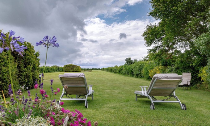 Großmorsum House | Endless expanse: "Landhaus Terpstich" in Morsum with sports room and barbecue house