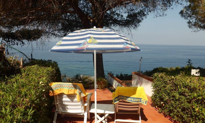 Scalea House | Enjoy a beach holiday and breathtaking sunsets by the sea!