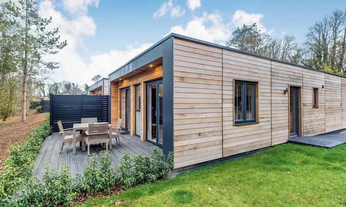 North Stoke Ski Chalet | Enjoy a break in the Hawthorn Lodge.