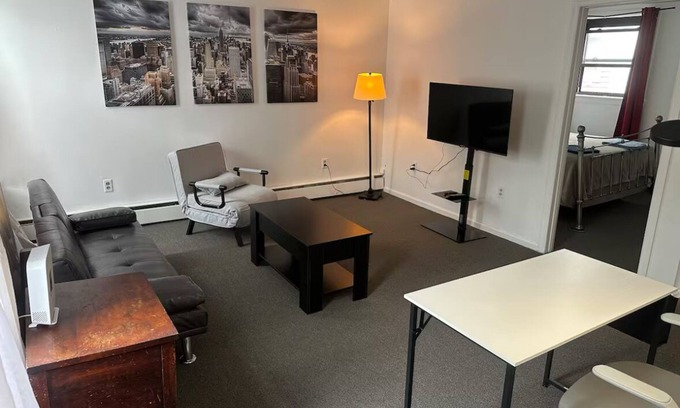 Bulls Ferry and Jacob's Ferry Apartment | Enjoy a cozy apartment just 20 minutes from Manhattan.