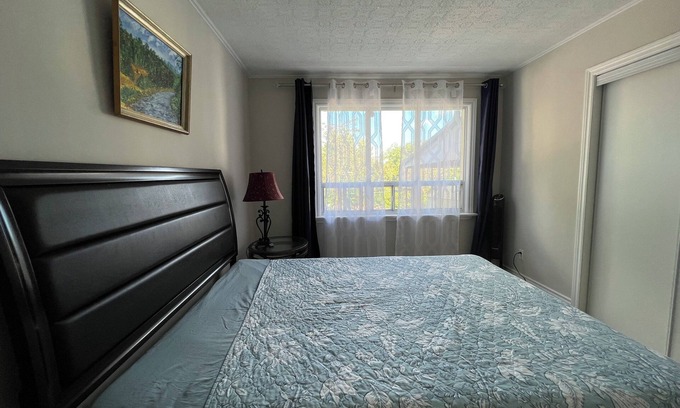 Bridlewood House | Enjoy Free parking three-bedroom Bunglaw house!