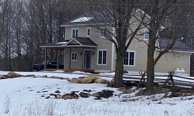 Lanark Highlands House | Enjoy nature at its best in this beautiful farmhouse set in the country,