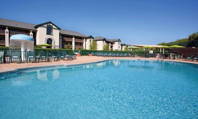 Lake Geneva Apartment | Enjoy onsite Waterpark in this family friendly 1BD condo