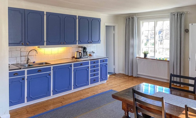 Soderkoping Municipality House | Enjoy pure idyll in this old cottage within walking distance to the fjord