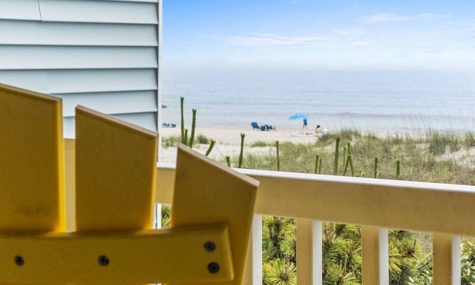 Ocean Isle Beach Condo | Enjoy Sunset Views at Cozy Oceanfront Condo + Pool on Ocean Isle Beach, NC