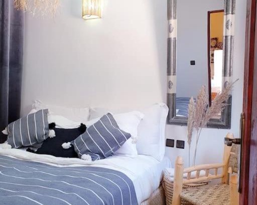 Sti Fadma Apartment | Enjoy Sunsets at this Lovely & Romantic Gest House