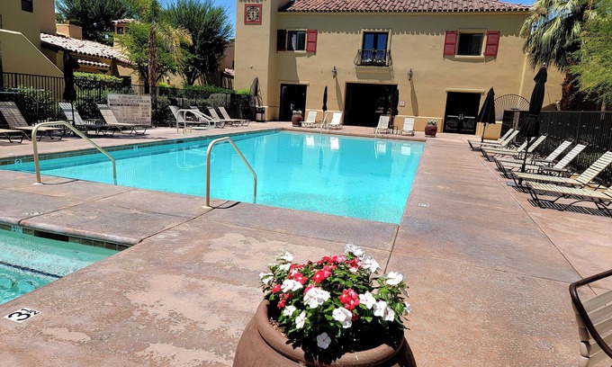 Baristo House | Enjoy the Best of Palm Springs, in this Beatifull Townhouse