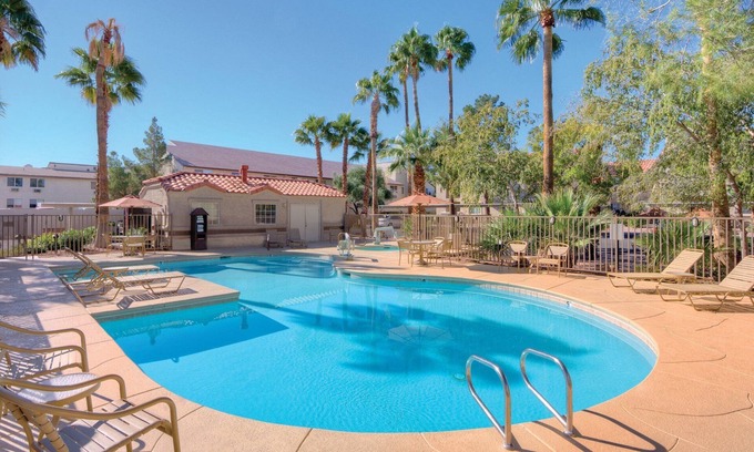 Paradise Resort | Enjoy the Fremont Street Experience!