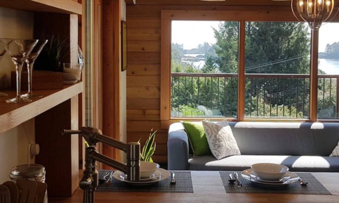 Ucluelet House | Enjoy the West Coast @ the Cedar Rock Home