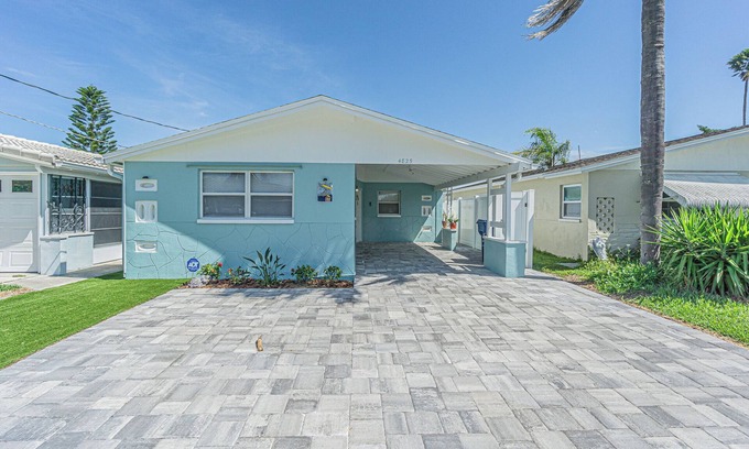 Flor-a-mar House | Enjoy this 2 Bedroom 2 Bath house on the canal with access to the Gulf!