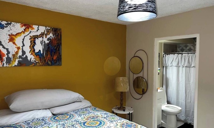 New Kingston Apartment | Enjoy this central, stylish 1 bedroom apt. with AC, wi-fi, security, and more!