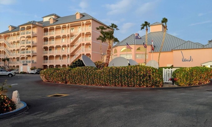 Colliers Bay House | Enjoy your Christmas in a Delightful 2-bedroom resort in East End Grand Cayman!