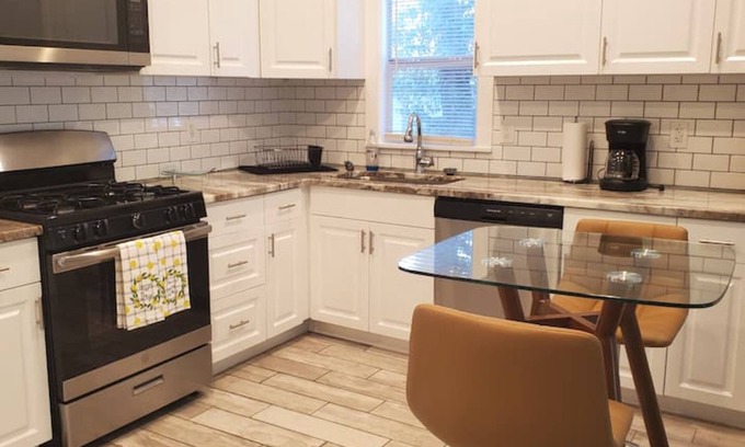 Historic Uptown Apartment | Enjoy your stay in this relaxing 1 bedroom apartment in the heart of St Pete.