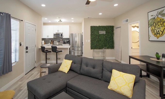 Tempe House | Enjoyable Lemon themed townhome with AC in vibrant Tempe