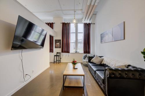Kitchener Apartment | Entire 1 bedroom in the heart of KW downtown across Google