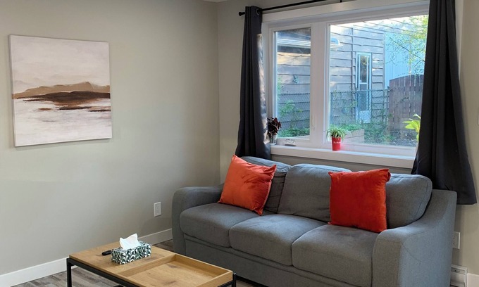 Waterloo House | ENTIRE 1 BEDROOM UNIT with Free Parking and Wifi - u5