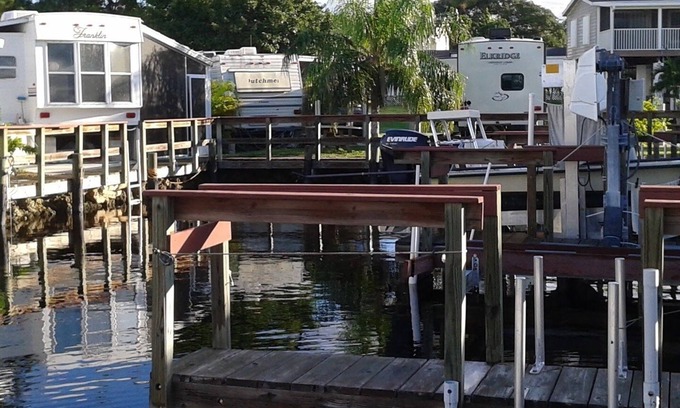 Chokoloskee House | Entire 2 Bedroom Fishing Trailer on island, use of Boat Dock , marina, and WIFI