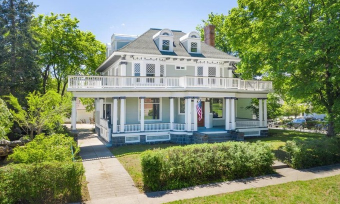Spokane Apartment | Entire 2nd and 3rd level of Spacious Historic Home