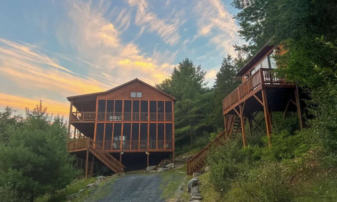 Lost River Cabin | Entire Cabin in Lost River w/fire pit + pet friendly!