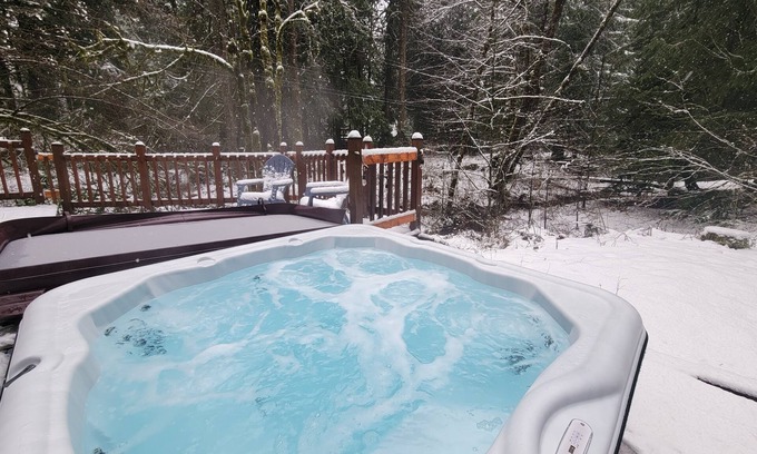 Zigzag Cabin | Entire Cabin - Mt. Hood, close to skiing! HOT TUB/BBQ/WiFi/Firepit