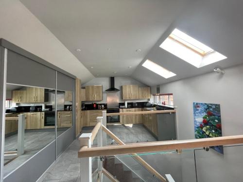 Coventry House | Entire cottage close to Coventry City Centre with 4 en suite bedrooms and gated parking