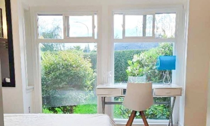 Steveston House | Entire Guest Suite studio private Luxury Bathroom Free parking Separate entrance