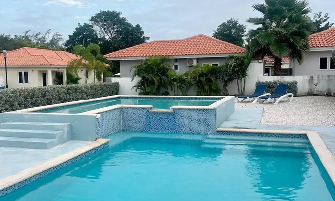 Bouvet Island House | Entire home in resort with pool