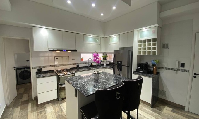 Valentin Alsina House | Entire House whit Balcony and Private Patio