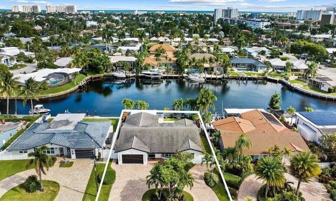 Fort Lauderdale House | Entire Lux Waterfront Home ~ Heated Pool ~ 3 min to LBTS ~ Waterfront Views ~ Ga