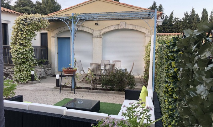 Ledenon House | Entire private gîte