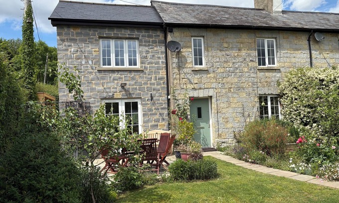 Taunton House | Entire spacious country home in beautiful Staple Fitzpaine
