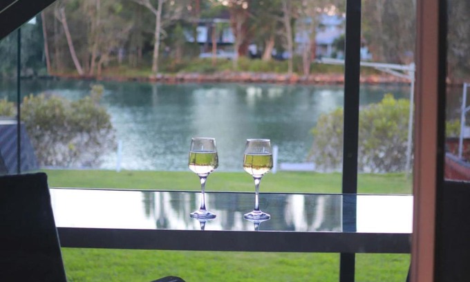 Dora Creek Apartment | ENTIRE WATERFRONT UNIT free WIFI