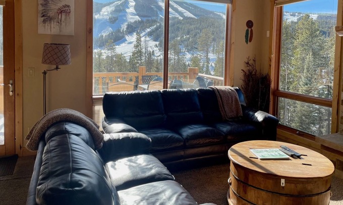 Old Town House | Epic Ski Resort Vistas: Snowy Peaks, Family-Friendly Serenity & Private Relaxation