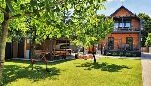 Sostogyogyfurdo Apartment | Erdőalja 11 Apartman