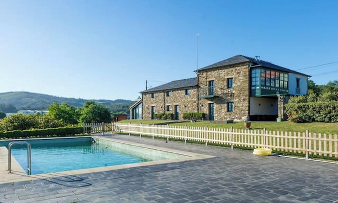 San Sadurnino Villa | Homerez - Luxurious Villa in Outeiro - Pool and View