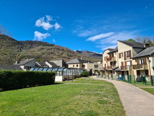 Bielle Apartment | Escapade Montagne en Famille, appartement cosy avec piscine couverte