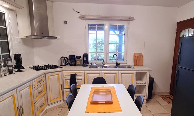 Saint-Joseph House | Escapade Sauvage Proche des Sentiers de Randonnées