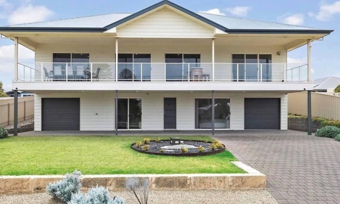 Middleton House | Escape to our spacious Beach House, ideally located at Middleton Beach, SA.
