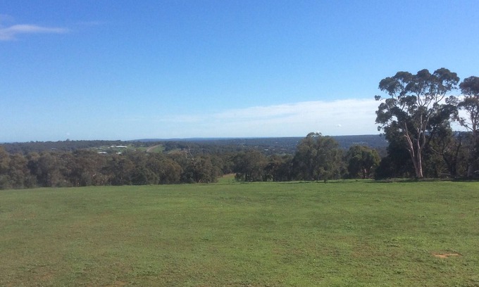 Lower Chittering House | Escape to the hills and valleys of north perth in your own guest suite