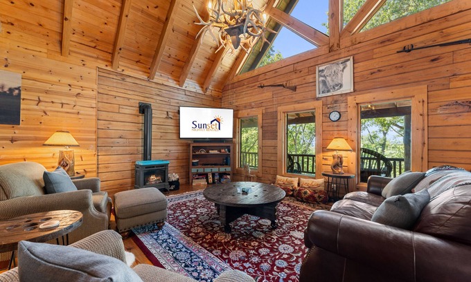 Table Rock House | Escape To This Rustic Log Cabin, For The Perfect Ozark Mountain Getaway!