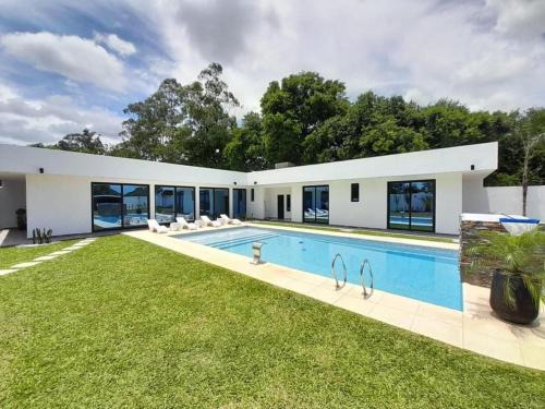 Riachuelo House | Espectacular Casa Quinta en Riachuelo Cts