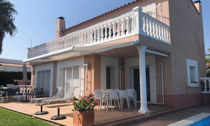 Torroella de Montgri House | ESTARTIT VILLA QUIET QUIET PRIVATE POOL GARDEN WIFI LINEN HOUSEHOLD INCLUDED