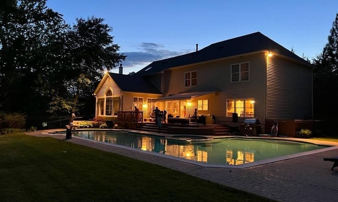 Ellicott City House | Estate home with private pool and spa - close to Washington DC