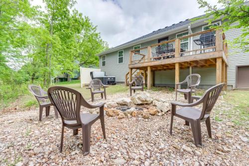 Holiday Island House | Eureka Springs Family Home - half Mi to Marina!