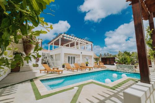 Savaneta Apartment | Eva Oceanfront Spa Resort Poolrooftop By Lucha